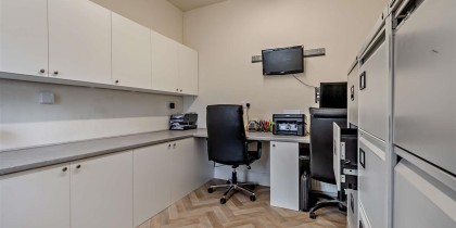 Listing image office