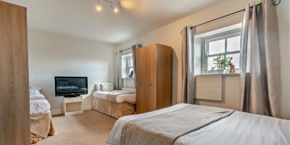 Listing image bedroom
