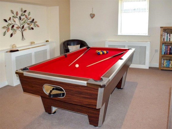 Listing image pool table