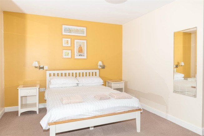 Listing image bedroom