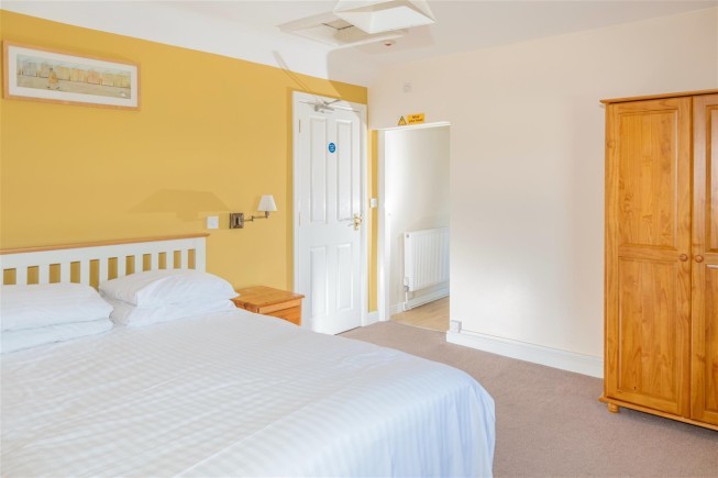 Listing image bedroom