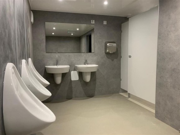 Listing imae bathroom