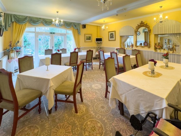 Listing image dining