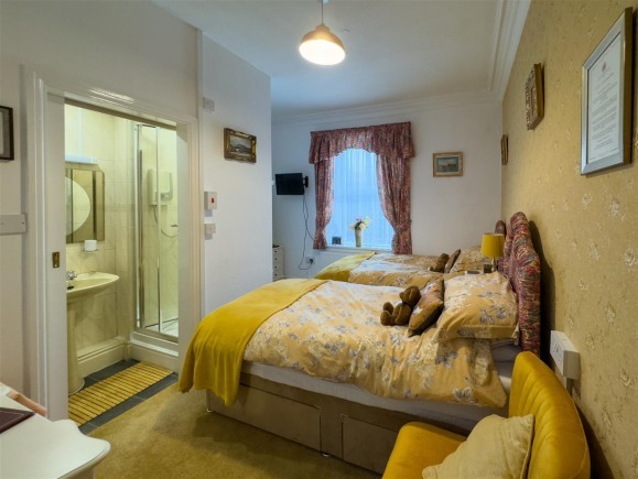 Listing image bedroom