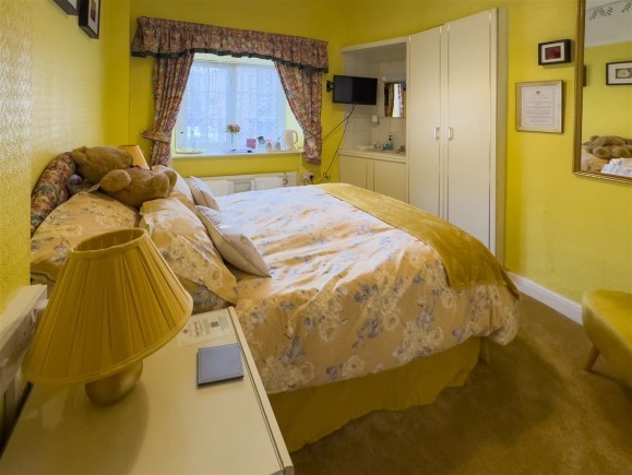 Listing image bedroom
