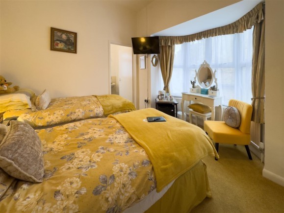 Listing image bedroom