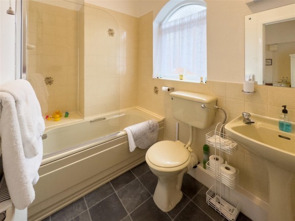Listing image bathroom