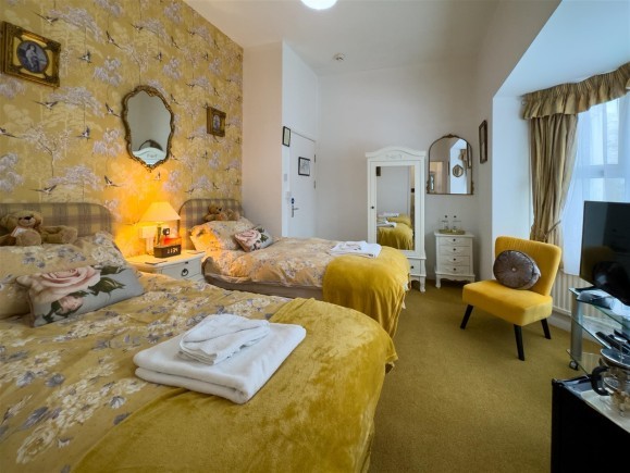 Listing image bedroom
