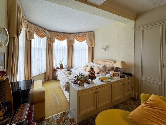 Listing image bedroom