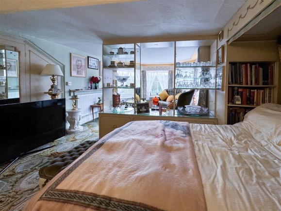 Listing image bedroom