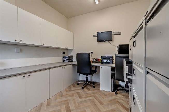 Listing image office