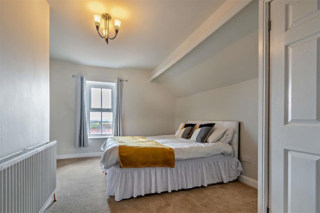 Listing image bedroom