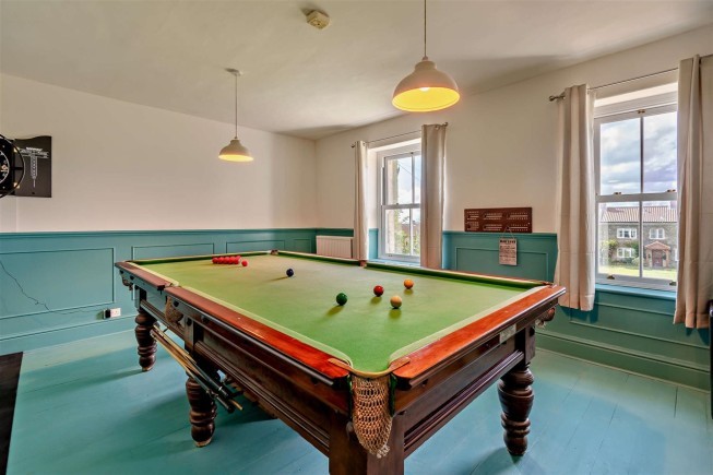 Listing image snooker table