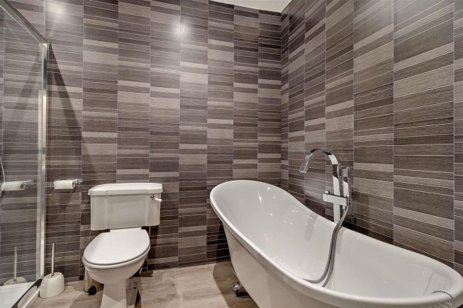 Listing image bathroom