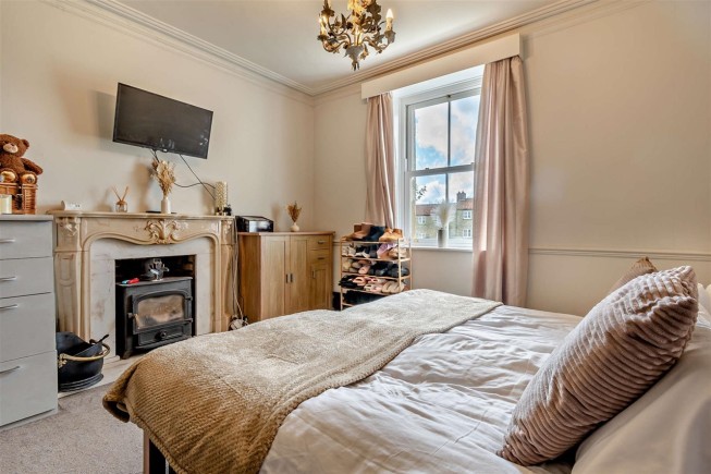 Listing image bedroom
